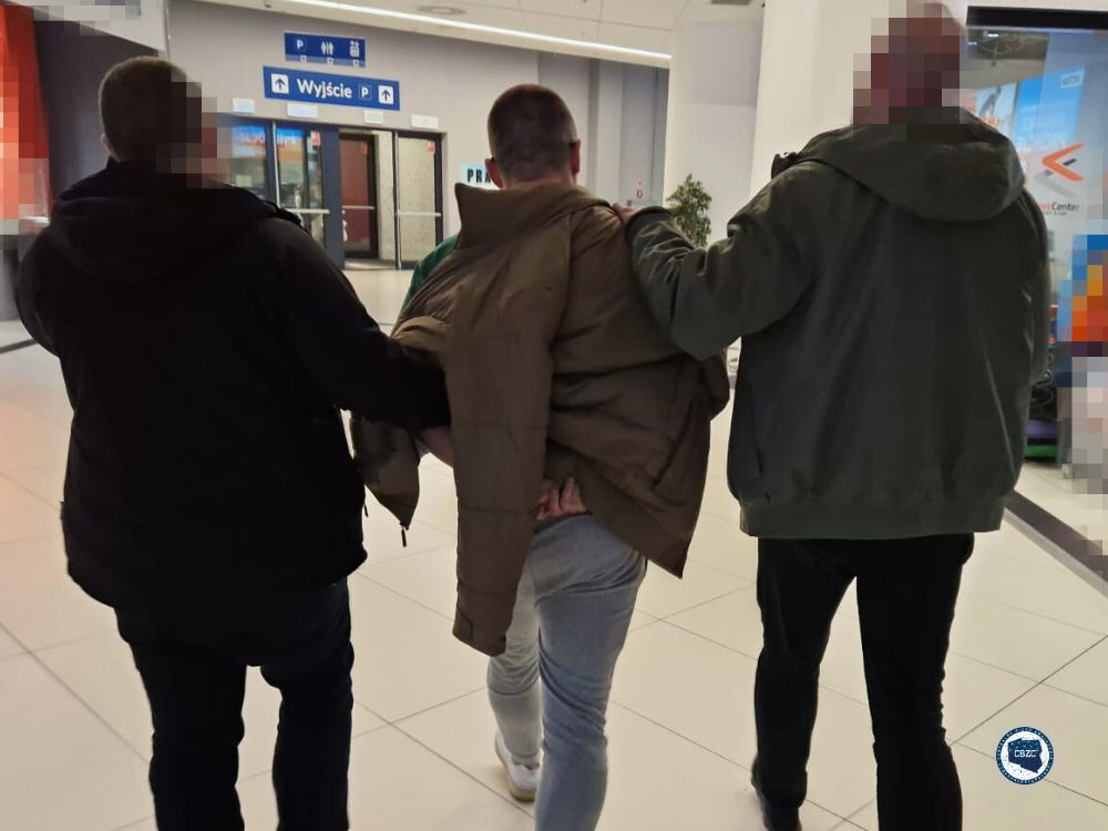 Para oszukała w internecie blisko 1000 osób. Wyłudzili milion złotych