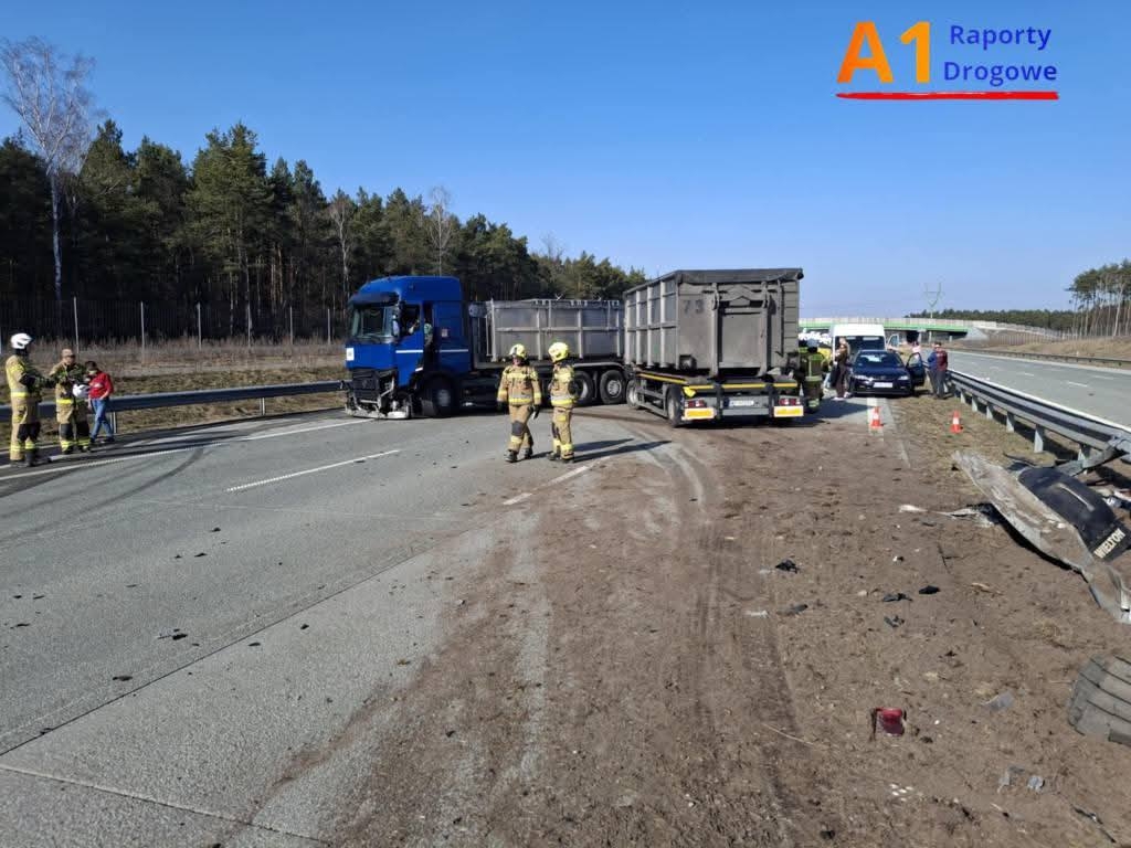 Kolizja na A1 w okolicach Kamieńska. Droga tymczasowo zablokowana 1 Kolizja na A1 w okolicach Kamieńska. Droga całkowicie zablokowana
