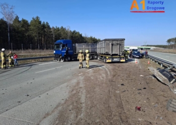 Kolizja na A1 w okolicach Kamieńska. Droga całkowicie zablokowana