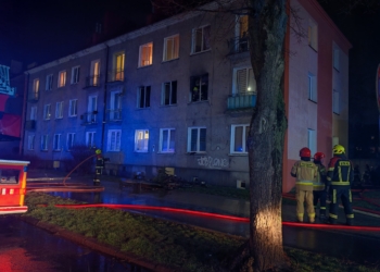 Pożar bloku w Pabianicach. Przyczyną prawdopodobnie był… papieros