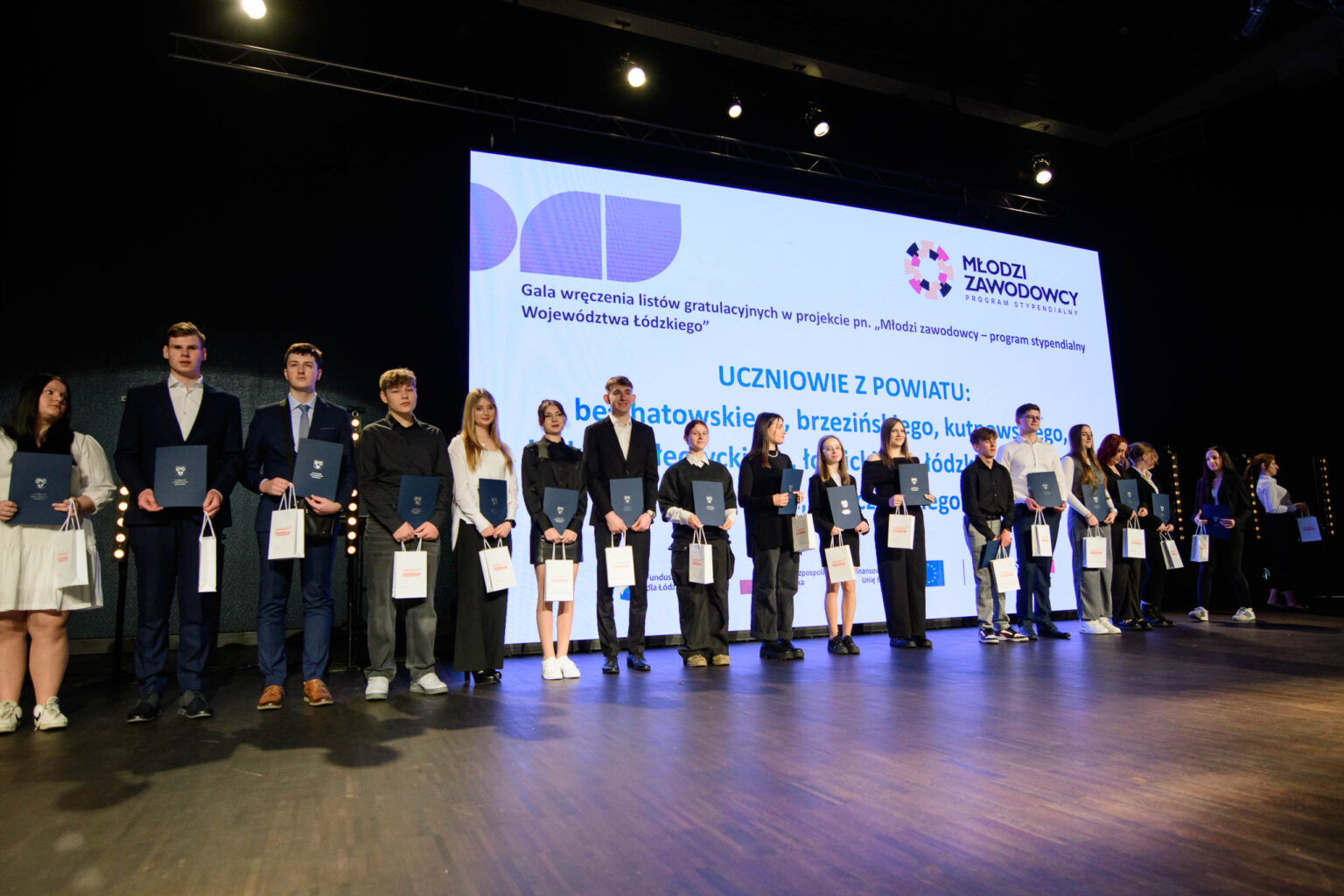 Gala stypendystow programu Mlodzi Zawodowcy Fot Sebastian Szwajkowski 21