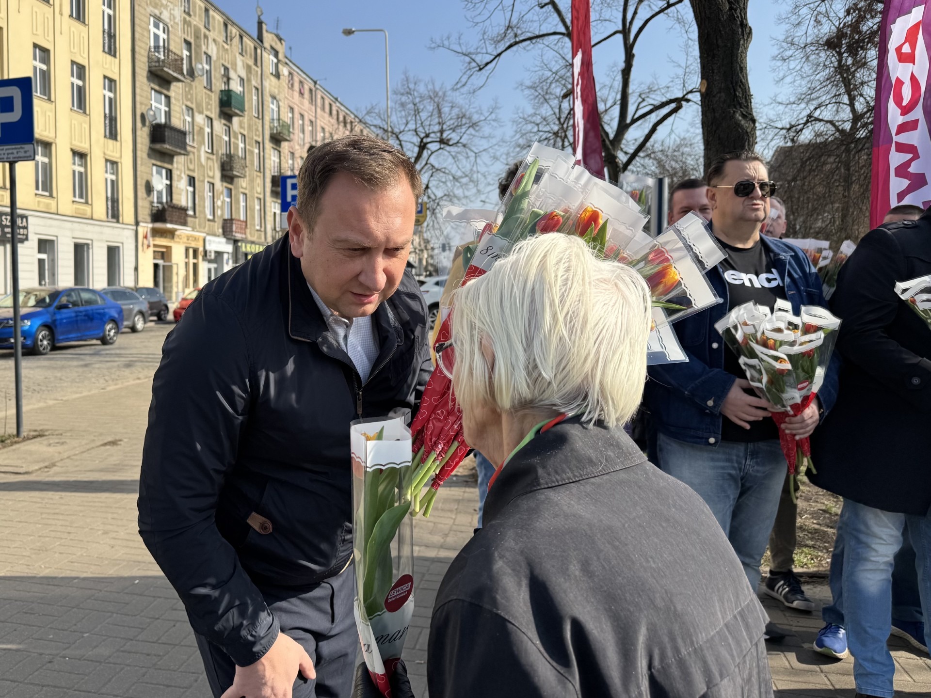 Dzień Kobiet 2025. Kwiaty od Lewicy