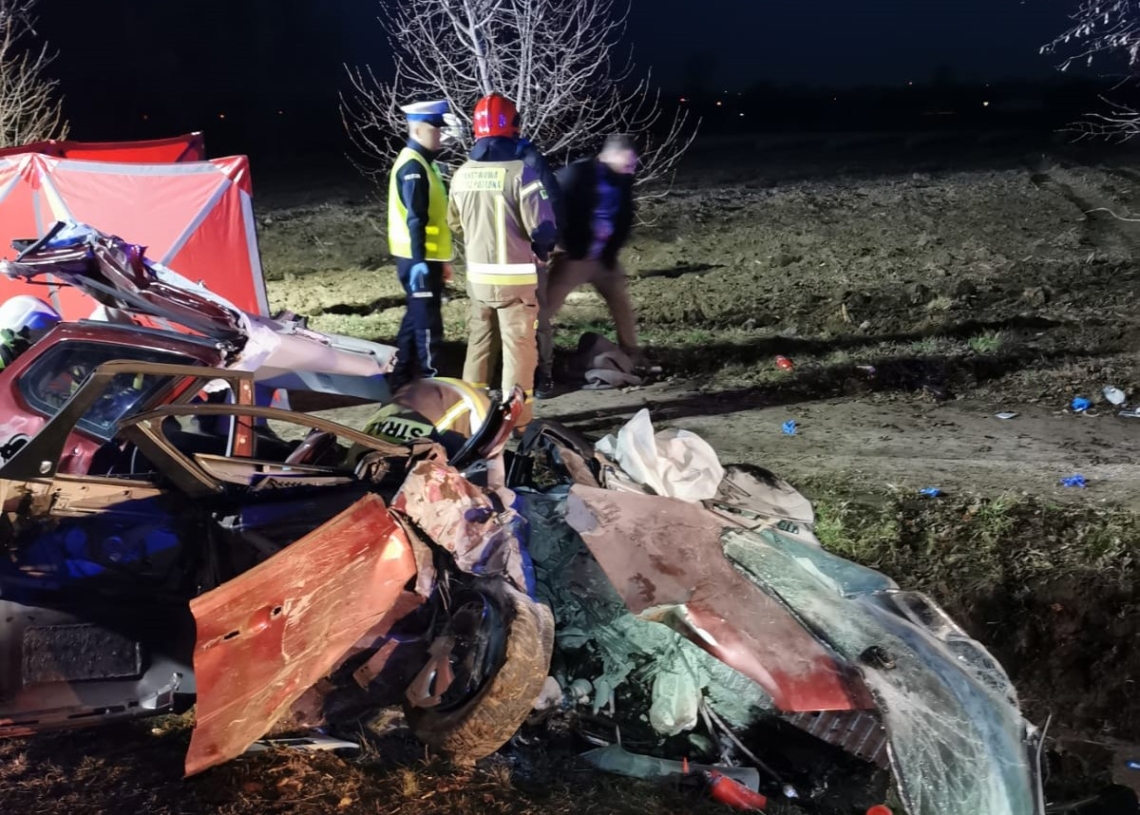 Tragiczny wypadek w powiecie skierniewickim. Nie żyje jedna osoba