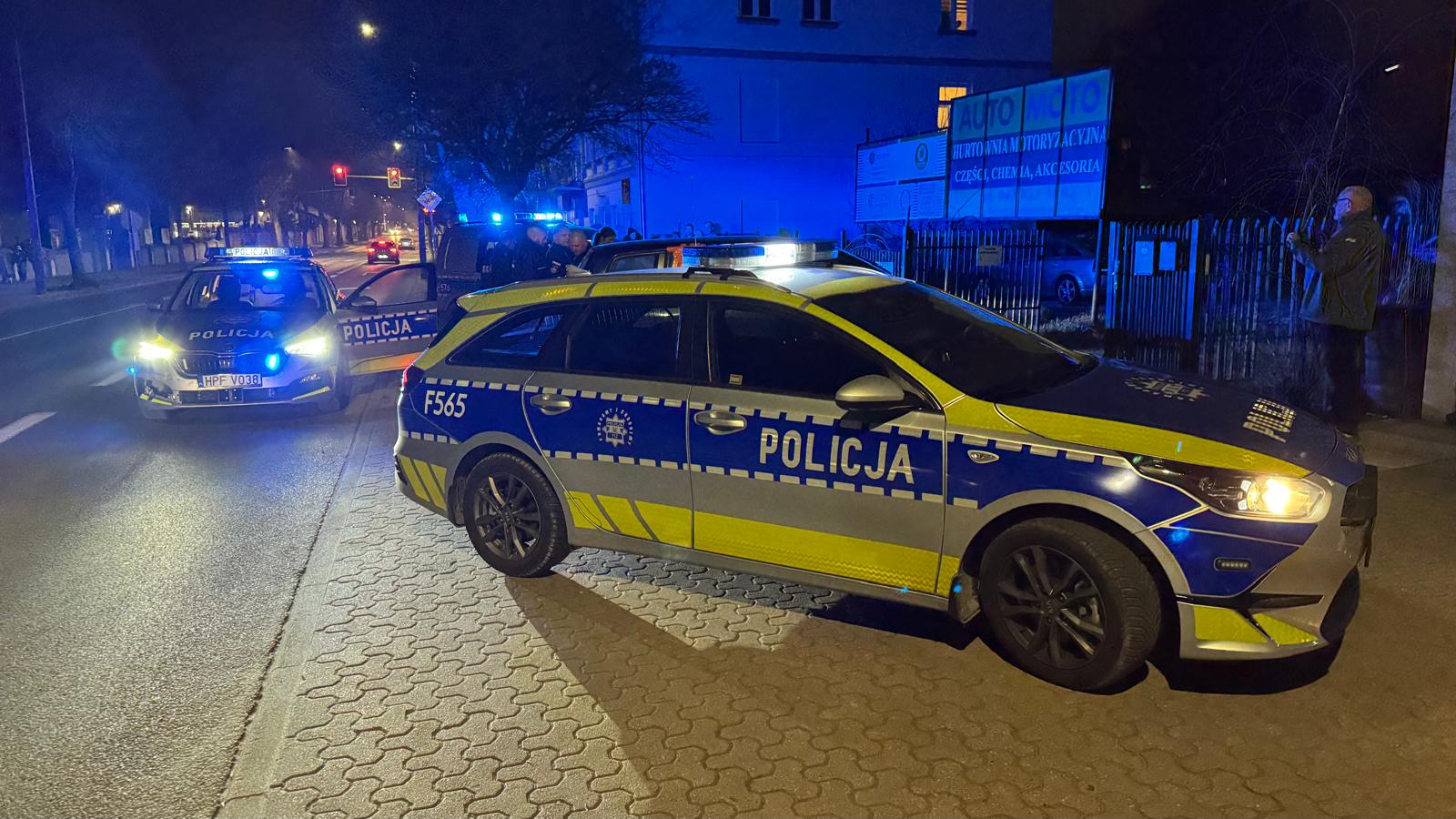 Nocna strzelanina w Zduńskiej Woli. Kierowca uciekał przed policją, bo był pijany