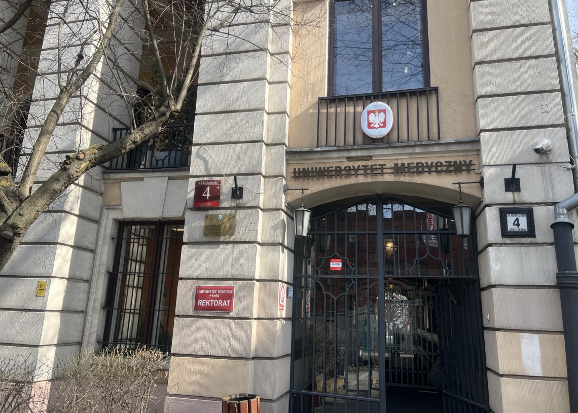 Szokujące zachowanie studentów Uniwersytetu Medycznego w Łodzi. Mieli wymieniać się zdjęciami ludzkich zwłok 1 Szokujące zachowanie studentów Uniwersytetu Medycznego w Łodzi. Mieli wymieniać się zdjęciami ludzkich zwłok
