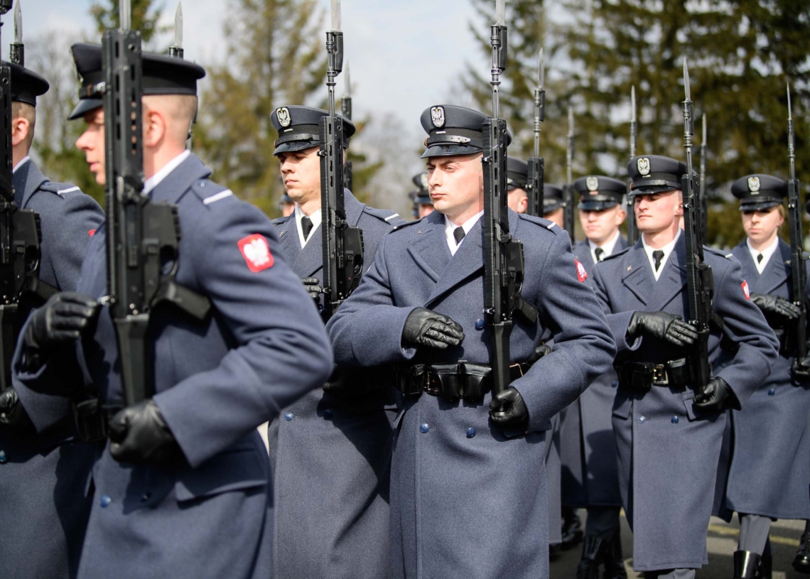 Wiceminister Obrony Narodowej w bazie lotniczej w Łasku: Na pewno nie będzie powrotu obowiązkowej służby wojskowej