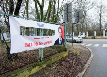 Problem z banerami wyborczymi. Mieszkańcy nie zgadzają się na ich nielegalne umieszczanie [ZDJĘCIA]