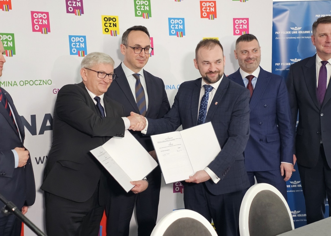 Inwestycje kolejowe w regionie. Dworzec w Opocznie i remont peronów w Tomaszowie