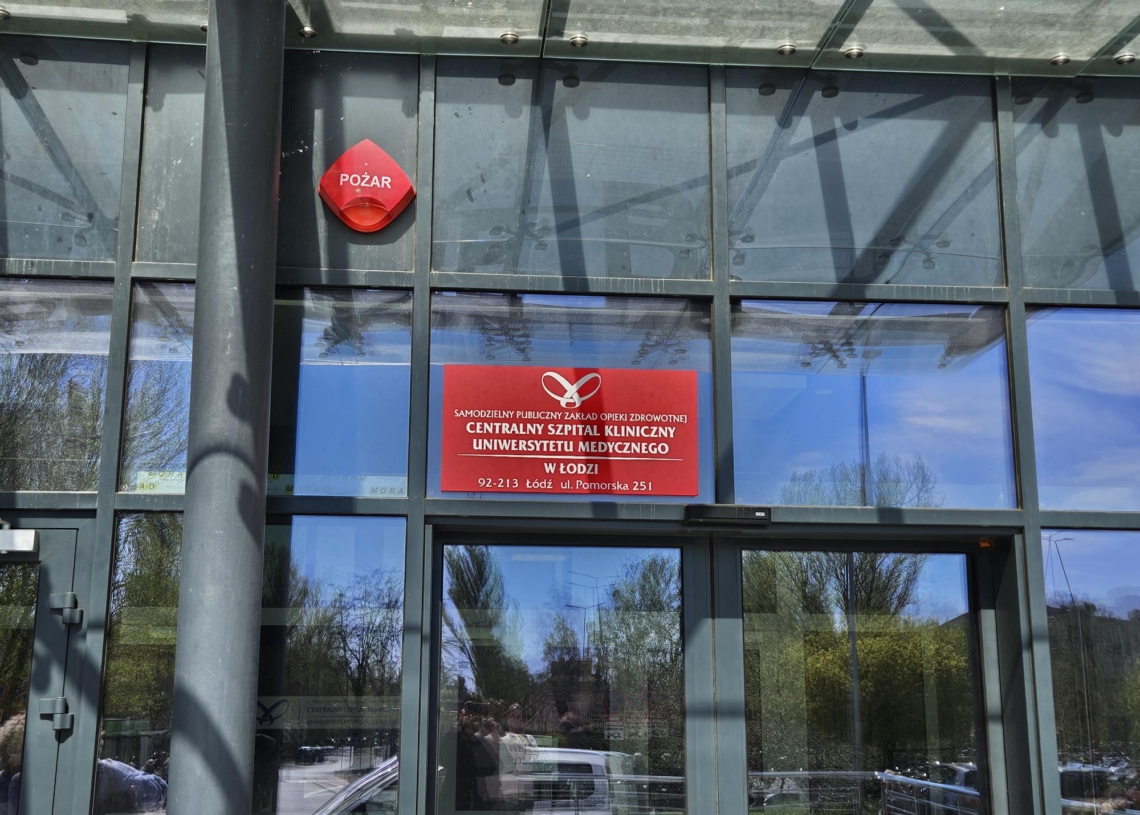Niemowlę porzucone w foliówce na Bałutach. Policjanci odnaleźli matkę dziewczynki 1 Niemowlę porzucone w foliówce na Bałutach. Policjanci odnaleźli matkę dziewczynki