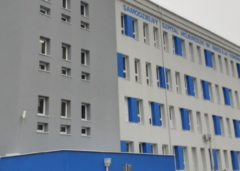 Napadła na pracowników szpitala. Policja poszukuje kobiety, która wtargnęła na piotrkowski SOR