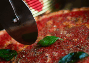 Czym się różni pizza tonda romana od neapolitany?