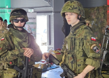 Arena Lodowa w Tomaszowie pełna militariów. Wystartowały II Wojskowe Targi Służby i Pracy [ZDJĘCIA]