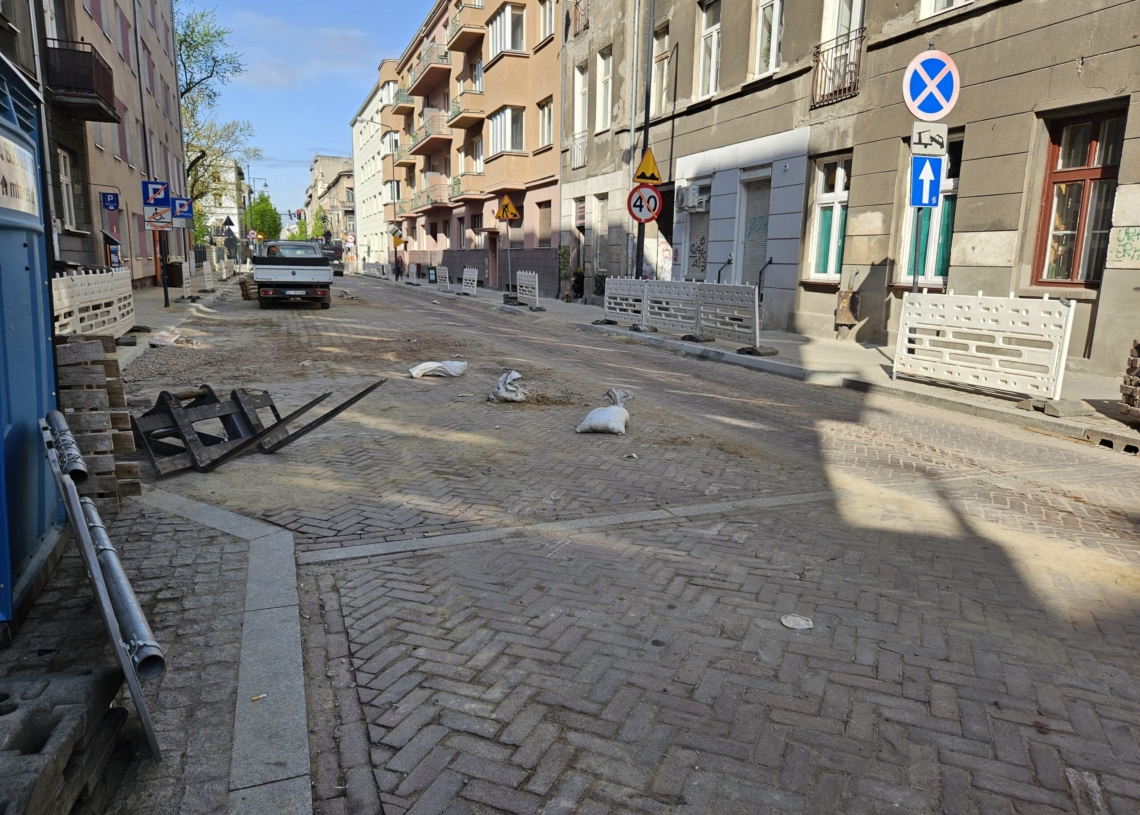 Remontu Jaracza ciąg dalszy. Trwa rozbiórka starej jezdni przy Kilińskiego