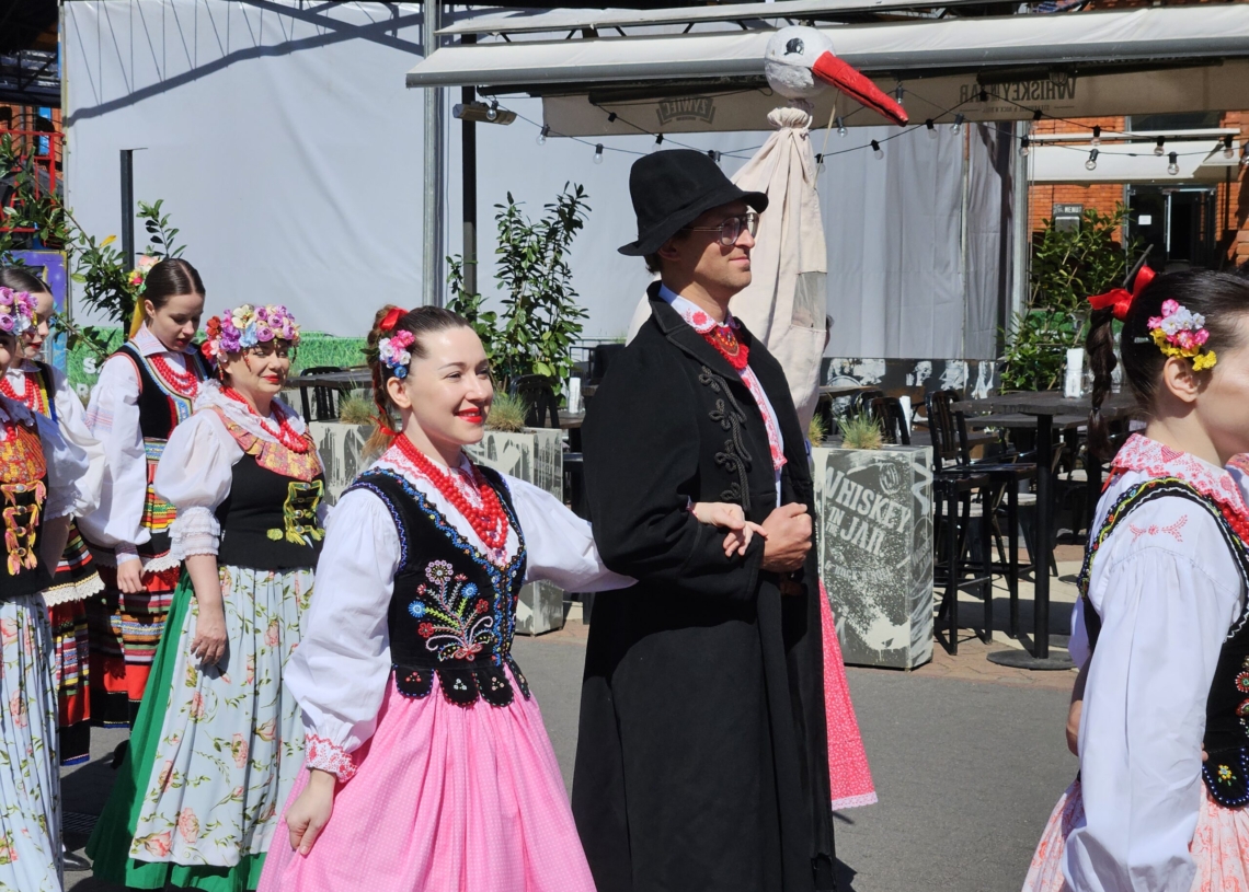 Celebracja Dnia Włókniarza na rynku Manufaktury. Tańce, śpiewy i wystawa fotograficzna