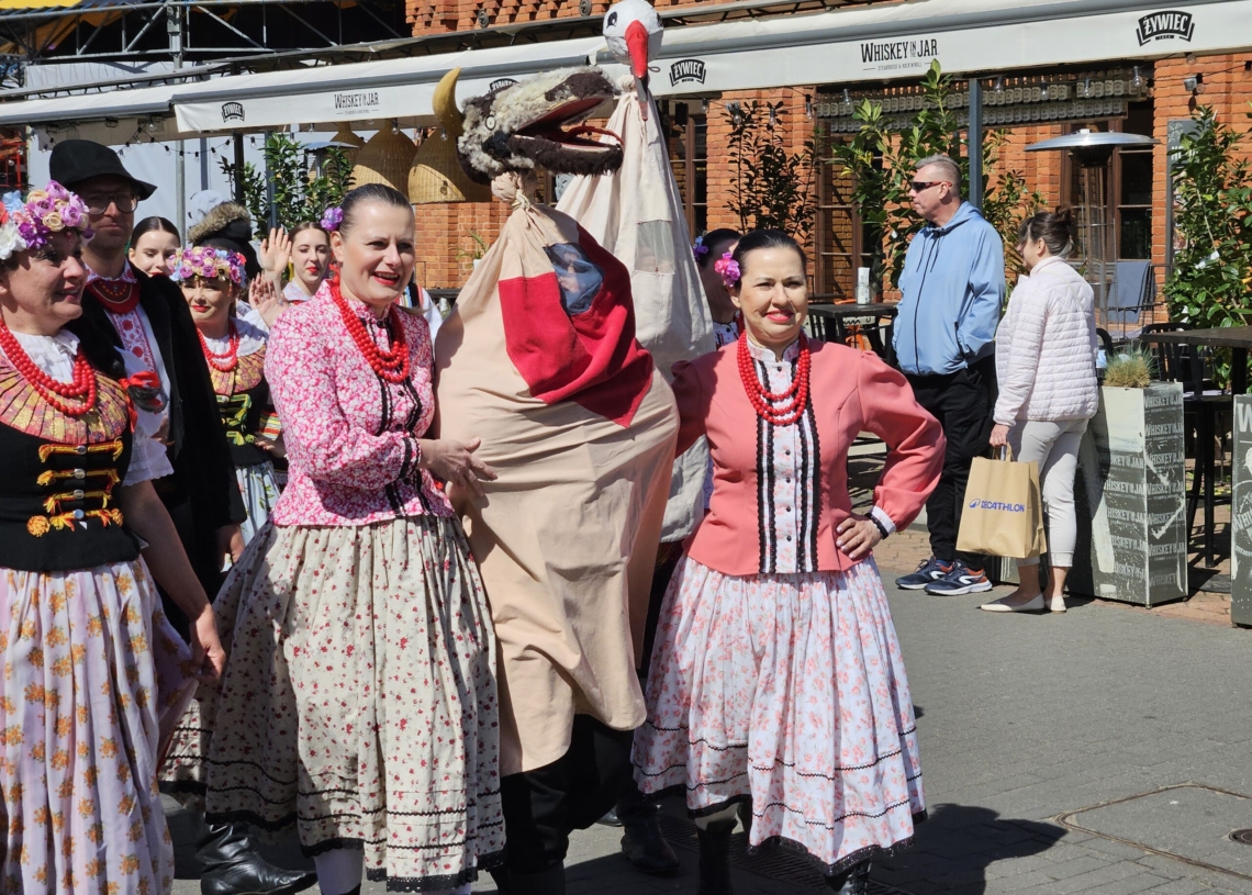 Celebracja Dnia Włókniarza na rynku Manufaktury. Tańce, śpiewy i wystawa fotograficzna