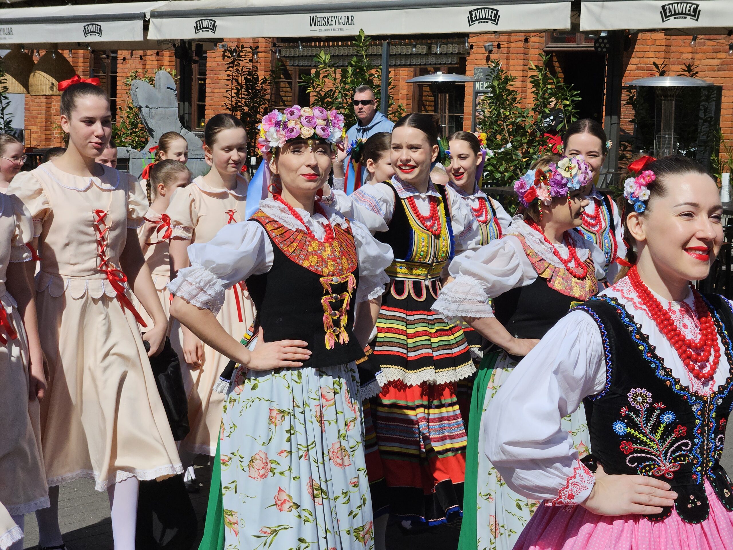 Celebracja Dnia Włókniarza na rynku Manufaktury. Tańce, śpiewy i wystawa fotograficzna
