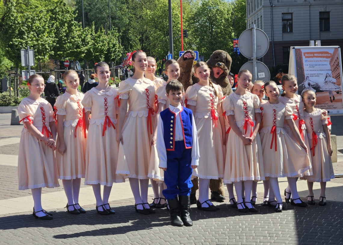 Celebracja Dnia Włókniarza na rynku Manufaktury. Tańce, śpiewy i wystawa fotograficzna