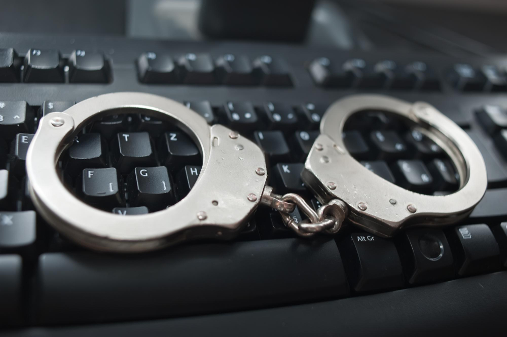 Oskarżony o posiadanie i rozpowszechnianie pornografii dziecięcej 45-latek usłyszał zarzuty 1 Oskarżony o posiadanie i rozpowszechnianie pornografii dziecięcej 45-latek usłyszał zarzuty