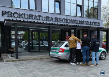 Wyłudzili 2,5 mln złotych podając się za pracowników banków. Policja rozbiła międzynarodowy gang 1 Wyłudzili 2,5 mln złotych podając się za pracowników banków. Policja rozbiła międzynarodowy gang