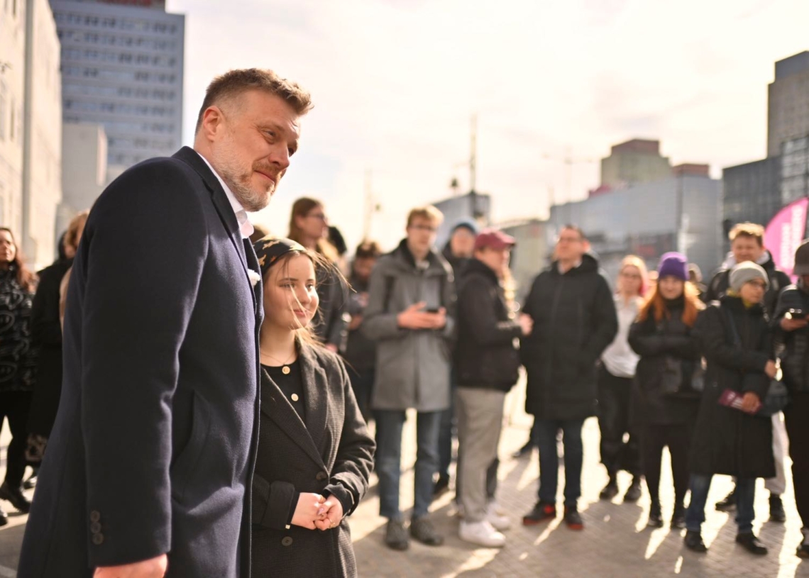 Adrian Zandberg w Łodzi zapowiada kryzys w służbie zdrowia. "Grozi nam prywatyzacja opieki zdrowia i wielkie kolejki do lekarzy" 1 Adrian Zandberg w Łodzi zapowiada kryzys w służbie zdrowia. „Grozi nam prywatyzacja opieki zdrowia i wielkie kolejki do lekarzy”