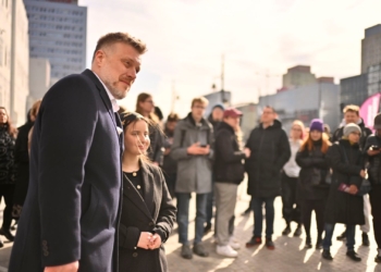Adrian Zandberg w Łodzi zapowiada kryzys w służbie zdrowia. "Grozi nam prywatyzacja opieki zdrowia i wielkie kolejki do lekarzy" 6 Adrian Zandberg w Łodzi zapowiada kryzys w służbie zdrowia. „Grozi nam prywatyzacja opieki zdrowia i wielkie kolejki do lekarzy”