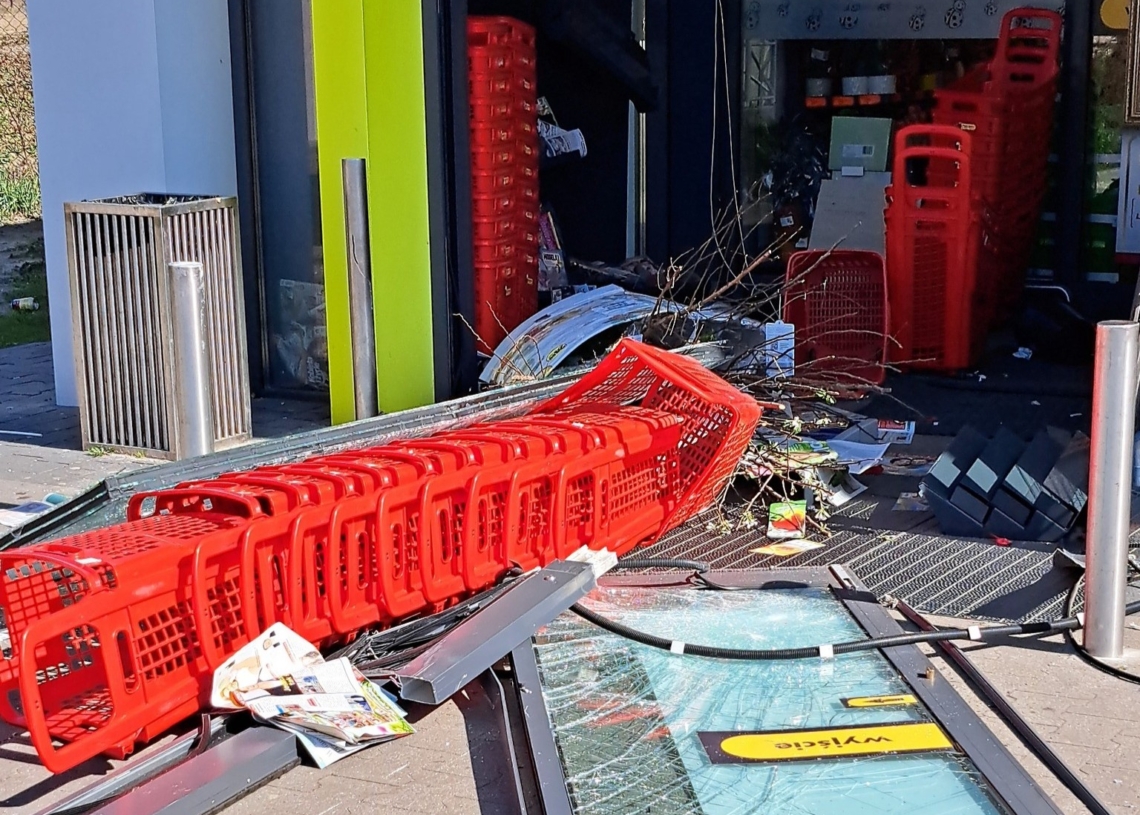 Włamanie na łódzkim Widzewie. Zniszczono bankomat 1 Włamanie na łódzkim Widzewie. Zniszczono bankomat