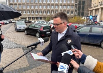Szymon Hołownia jedzie na debaty do Końskich. Ogłosił to w Łodzi