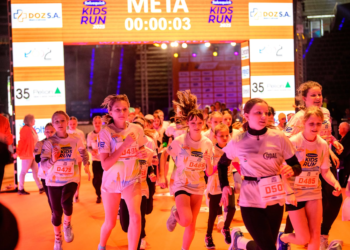 DOZ Maraton Łódź wystartował. Sobotni Kids Run: dzieci w biegu, rodzice kibicowali na trybunach [ZDJĘCIA]