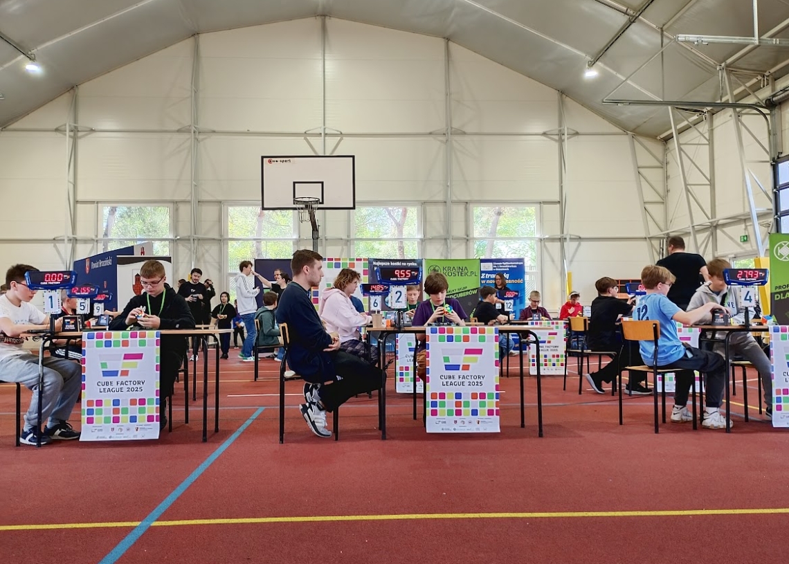 Brzeziny: zawody kostki Rubika Cube Factory - ponad 100 uczestników z Polski i Ukrainy 1 Brzeziny: zawody kostki Rubika Cube Factory - ponad 100 uczestników z Polski i Ukrainy