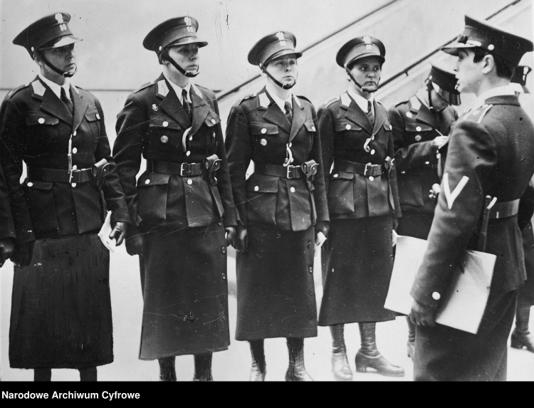 Historie nieodległe. 100 lat temu powołano kobiecą jednostkę w policji [PODCAST]