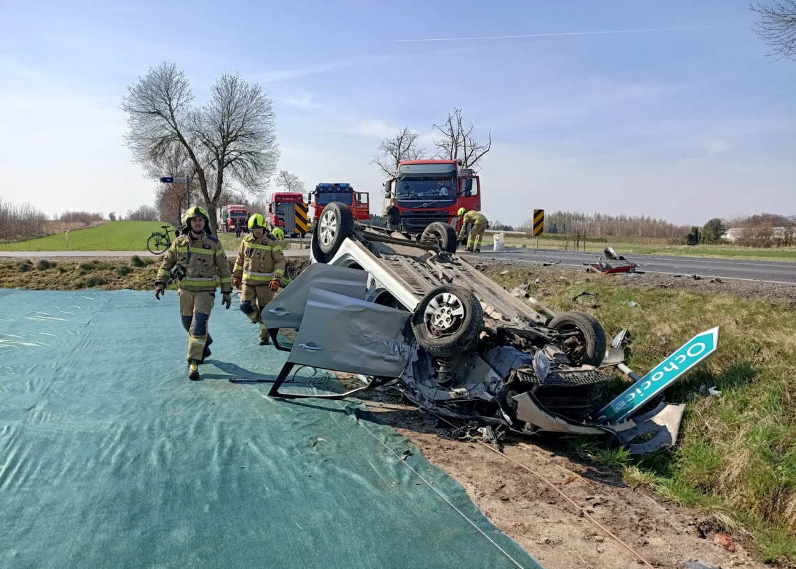 Zderzenie ciężarówki z samochodem osobowym. Nieprzejezdna droga DK 91 w okolicy Ochocic 1 Zderzenie ciężarówki z samochodem osobowym. Nieprzejezdna droga DK 91 w okolicy Ochocic