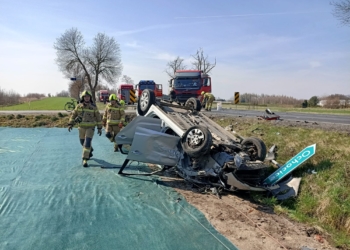 Zderzenie ciężarówki z samochodem osobowym. Nieprzejezdna droga DK 91 w okolicy Ochocic