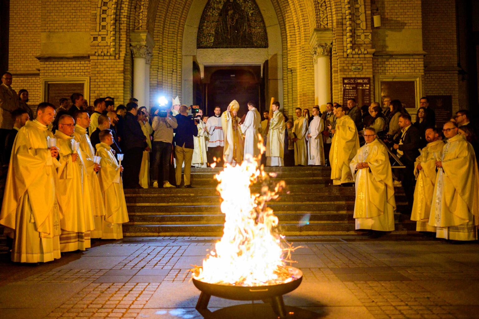 Liturgia w Wielka Sobote w lodzkiej Katedrze Fot Sebastan Szwajkowski 1