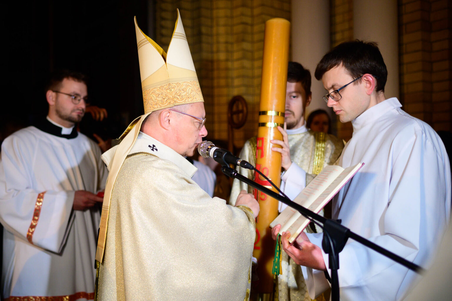 Liturgia w Wielka Sobote w lodzkiej Katedrze Fot Sebastan Szwajkowski 2