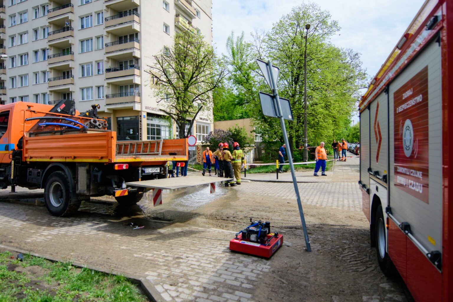 Usuwanie awarii wodociagowej Bratyslawska Fot Sebastian Szwajkowski 11