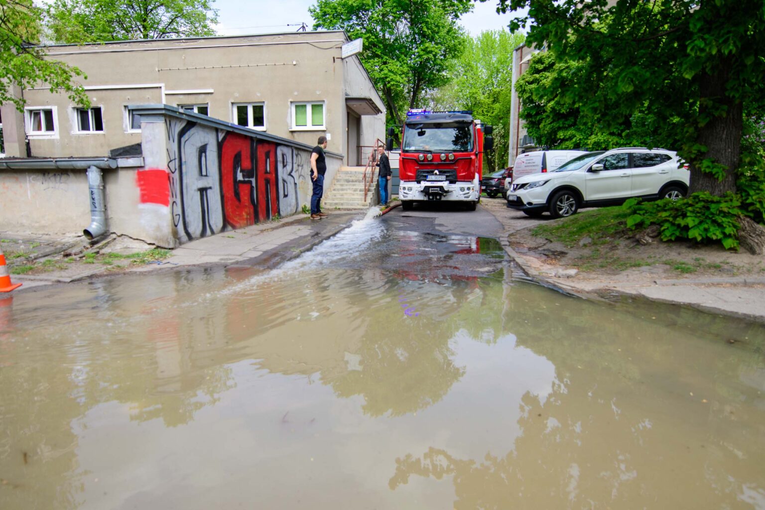Usuwanie awarii wodociagowej Bratyslawska Fot Sebastian Szwajkowski 14