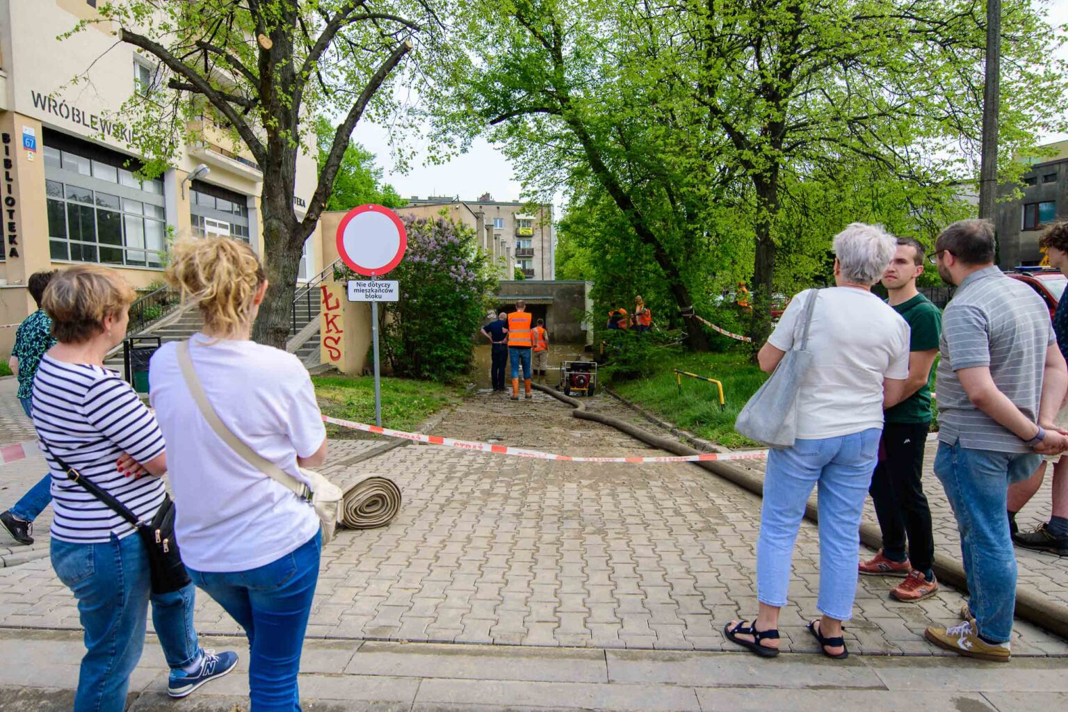 Usuwanie awarii wodociagowej Bratyslawska Fot Sebastian Szwajkowski 18