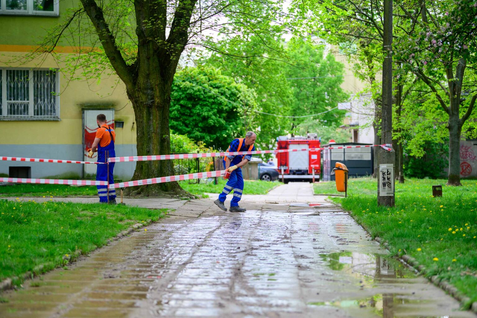 Usuwanie awarii wodociagowej Bratyslawska Fot Sebastian Szwajkowski 8