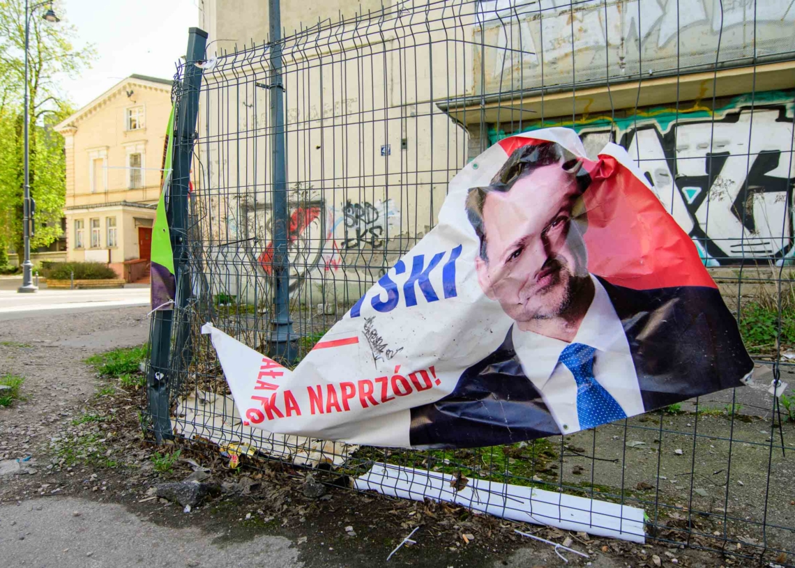 Zniszczone banery wyborcze Fot Sebastian Szwajkowski 7