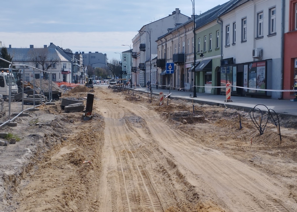 Zduńska Wola usprawnia ruch komunikacyjny. Gotowe nowe rondo, kolejne w budowie 1 Zduńska Wola usprawnia ruch komunikacyjny. Gotowe nowe rondo, kolejne w budowie