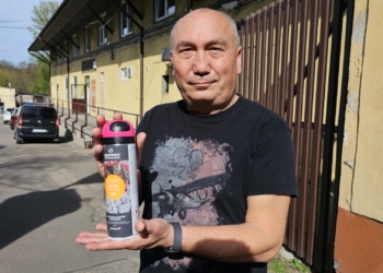 Awantura o spray w Piotrkowie Trybunalskim. Wiceprzewodniczący RM i społecznik wezwani na policję