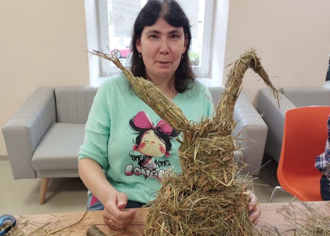Zduńska Wola: niewidomi tworzyli wielkanocne zające