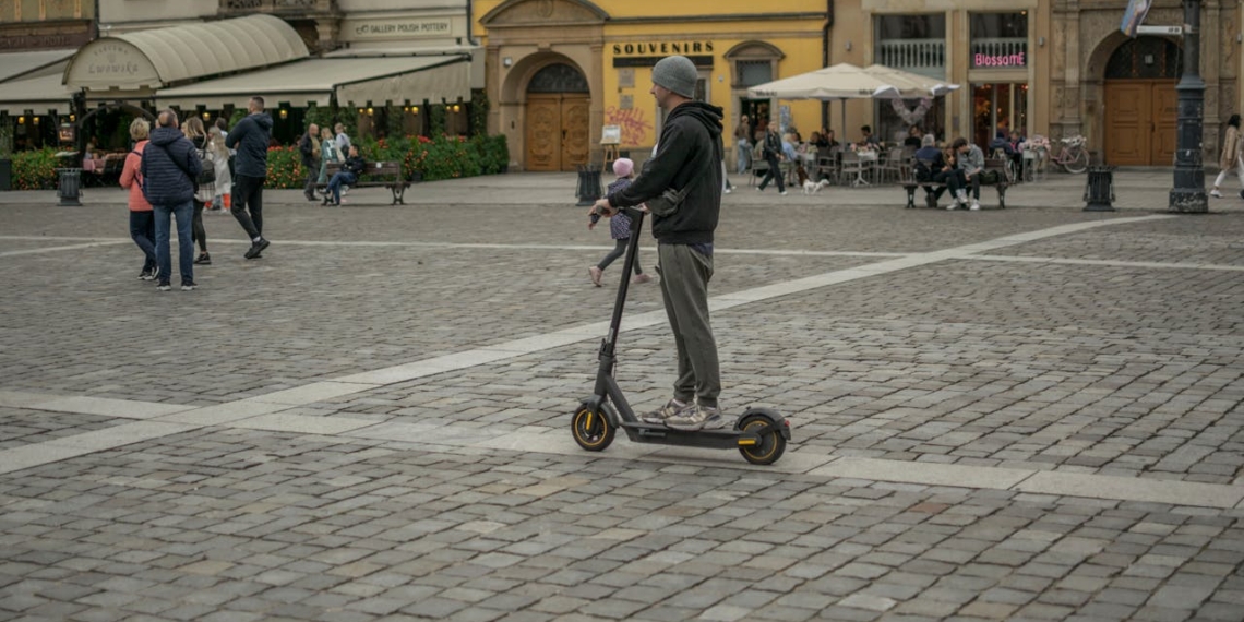 Hulajnoga elektryczna jako alternatywny środek transportu. Jak mądrze z niej korzystać? 1 Hulajnoga elektryczna