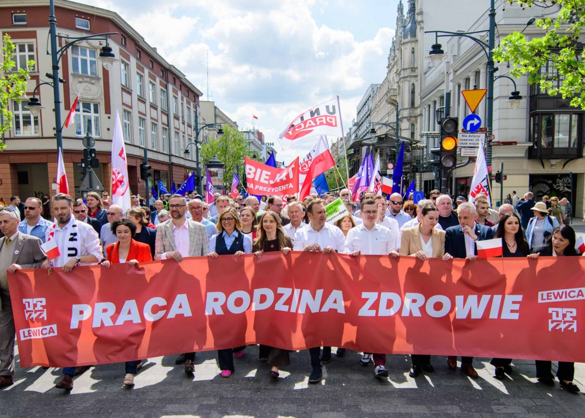 Święto Pracy 2025. Pochód ulicą Piotrkowską w Łodzi [ZDJĘCIA]
