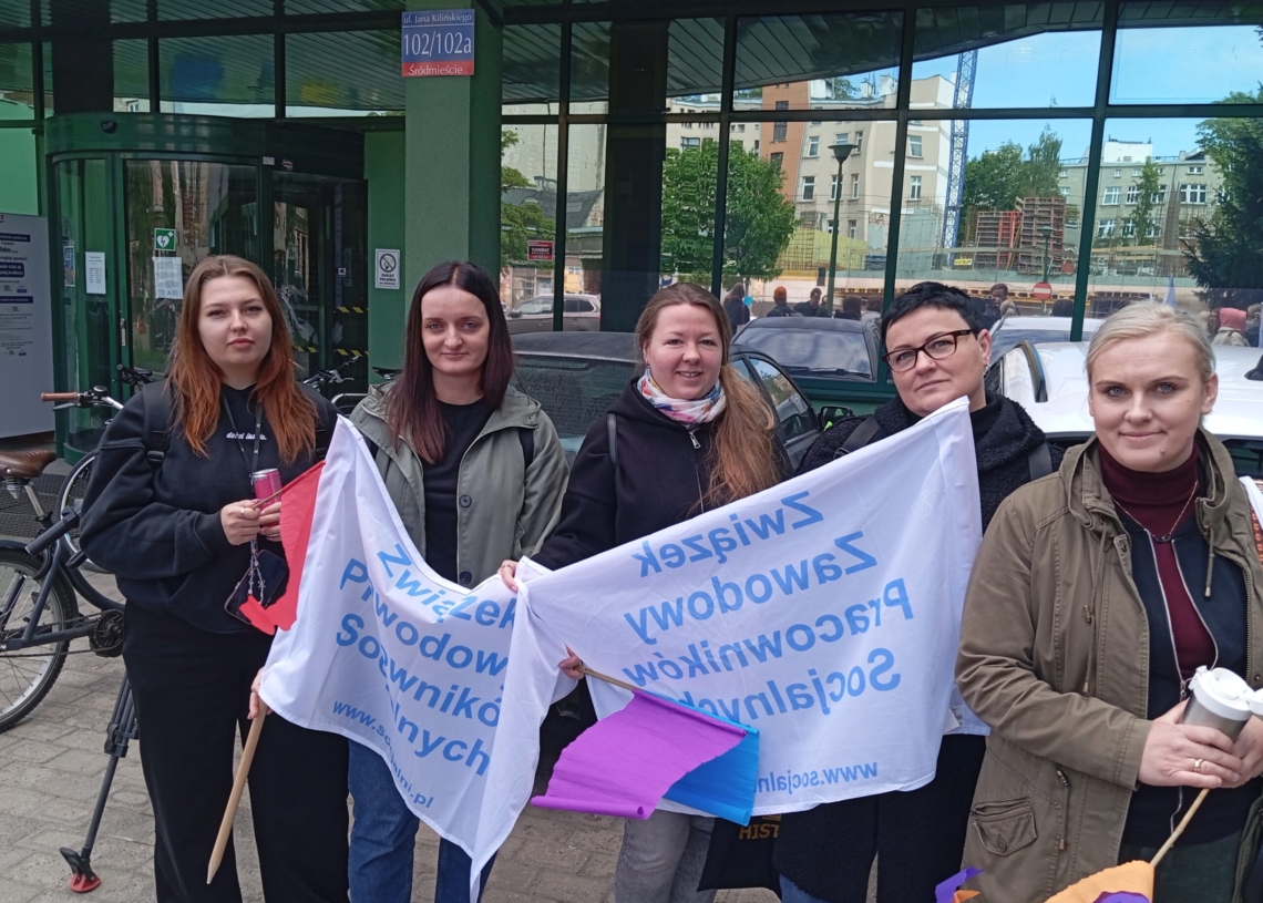 Trwa protest pracowników MOPS Łódź. Sprawa ciągnie się od 2019 r.