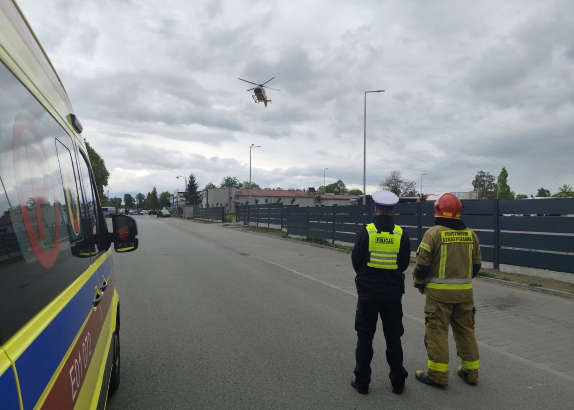 Potrącenie matki z dzieckiem w Kutnie. Do akcji ratowniczej włączono helikoptery 1 Potrącenie matki z dzieckiem w Kutnie. Do akcji ratowniczej włączono helikoptery
