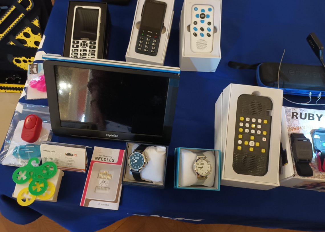 Konferencja dla osób niewidomych w Sali Lustrzanej Pałacu Poznańskiego. „Informujemy, ale też się integrujemy”