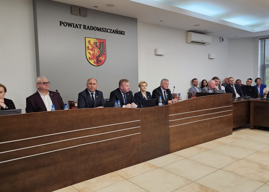 Sesja Rady Powiatu Radomszczańskiego ws. Centrum Integracji Cudzoziemców w Piotrkowie Trybunalskim. „Sama walka z tymi Centrami jest bez sensu”