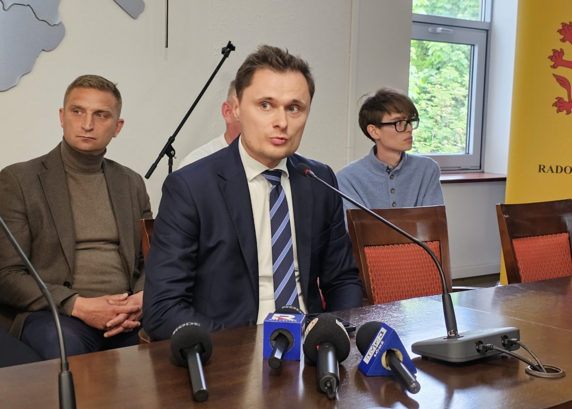 Sesja Rady Powiatu Radomszczańskiego ws. Centrum Integracji Cudzoziemców w Piotrkowie Trybunalskim. „Sama walka z tymi Centrami jest bez sensu”