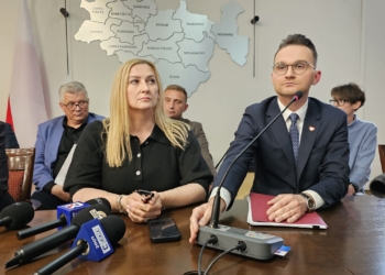 Sesja Rady Powiatu Radomszczańskiego ws. Centrum Integracji Cudzoziemców w Piotrkowie Trybunalskim. "Sama walka z tymi Centrami jest bez sensu"